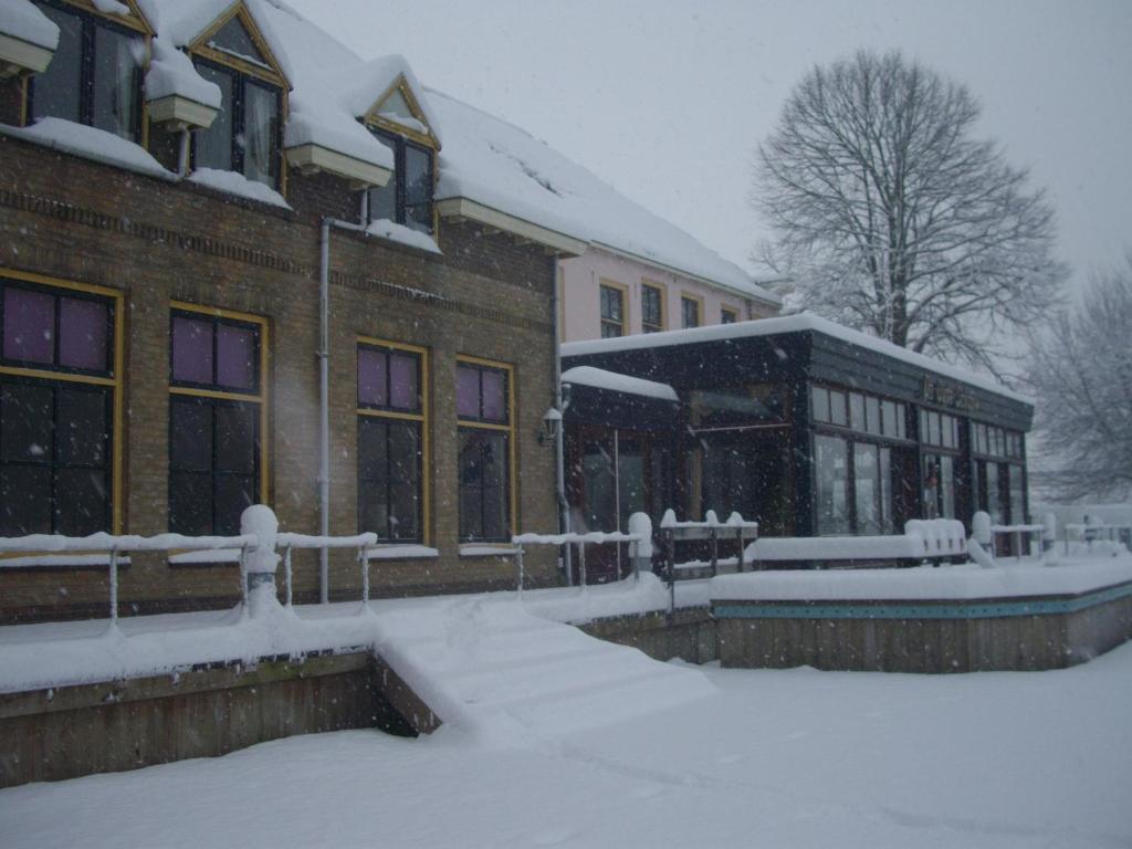 De Oude Schouw Hotel Jirnsum Exterior foto