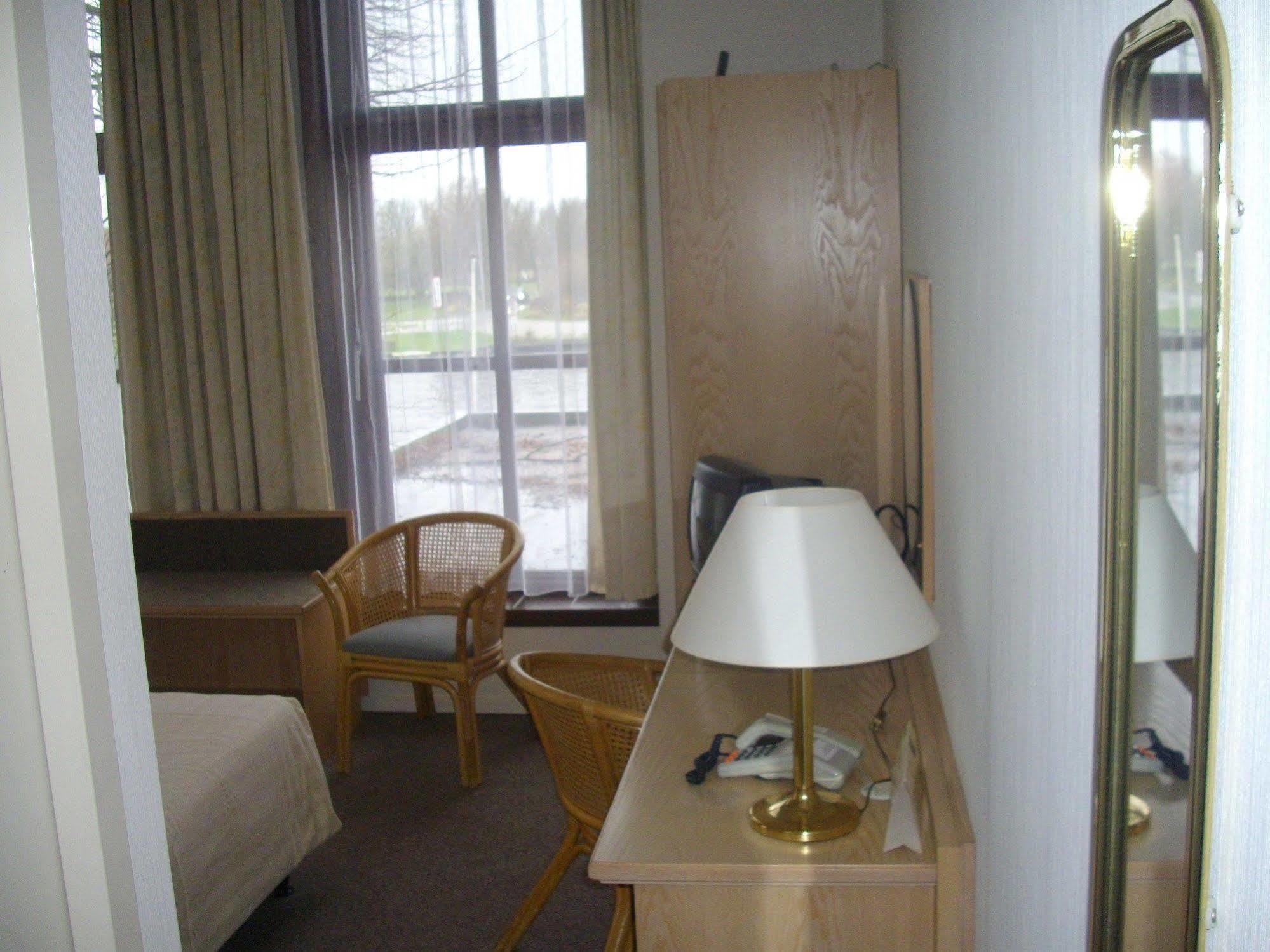 De Oude Schouw Hotel Jirnsum Exterior foto